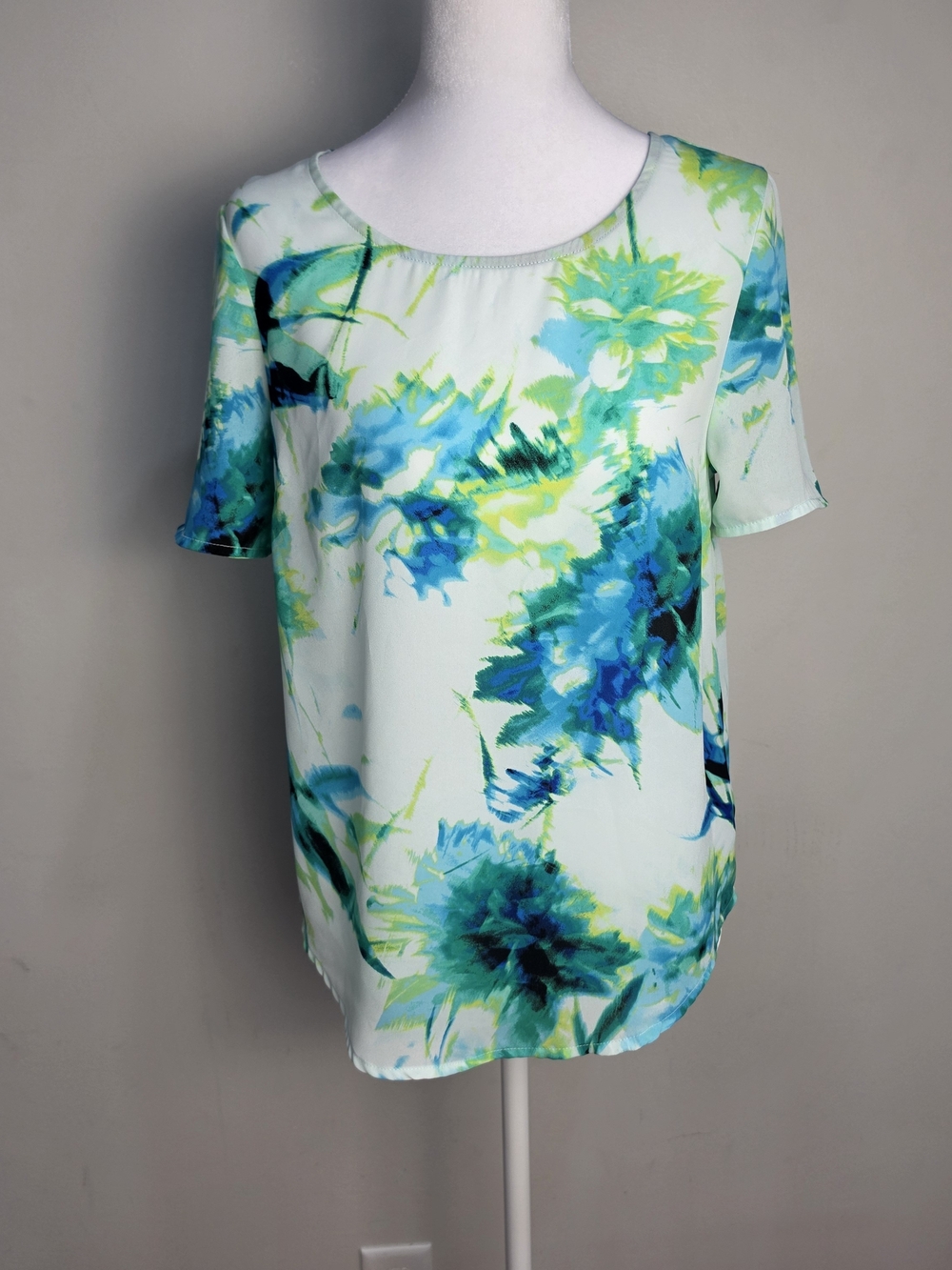Apt. 9 Short Sleeve Floral Tee in Blue and Green